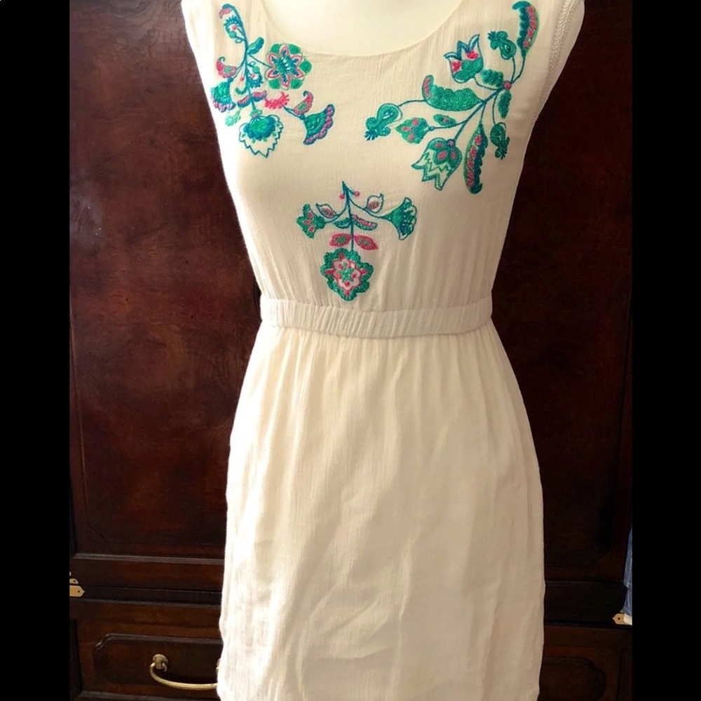 Judith March Off white women’s size small dress